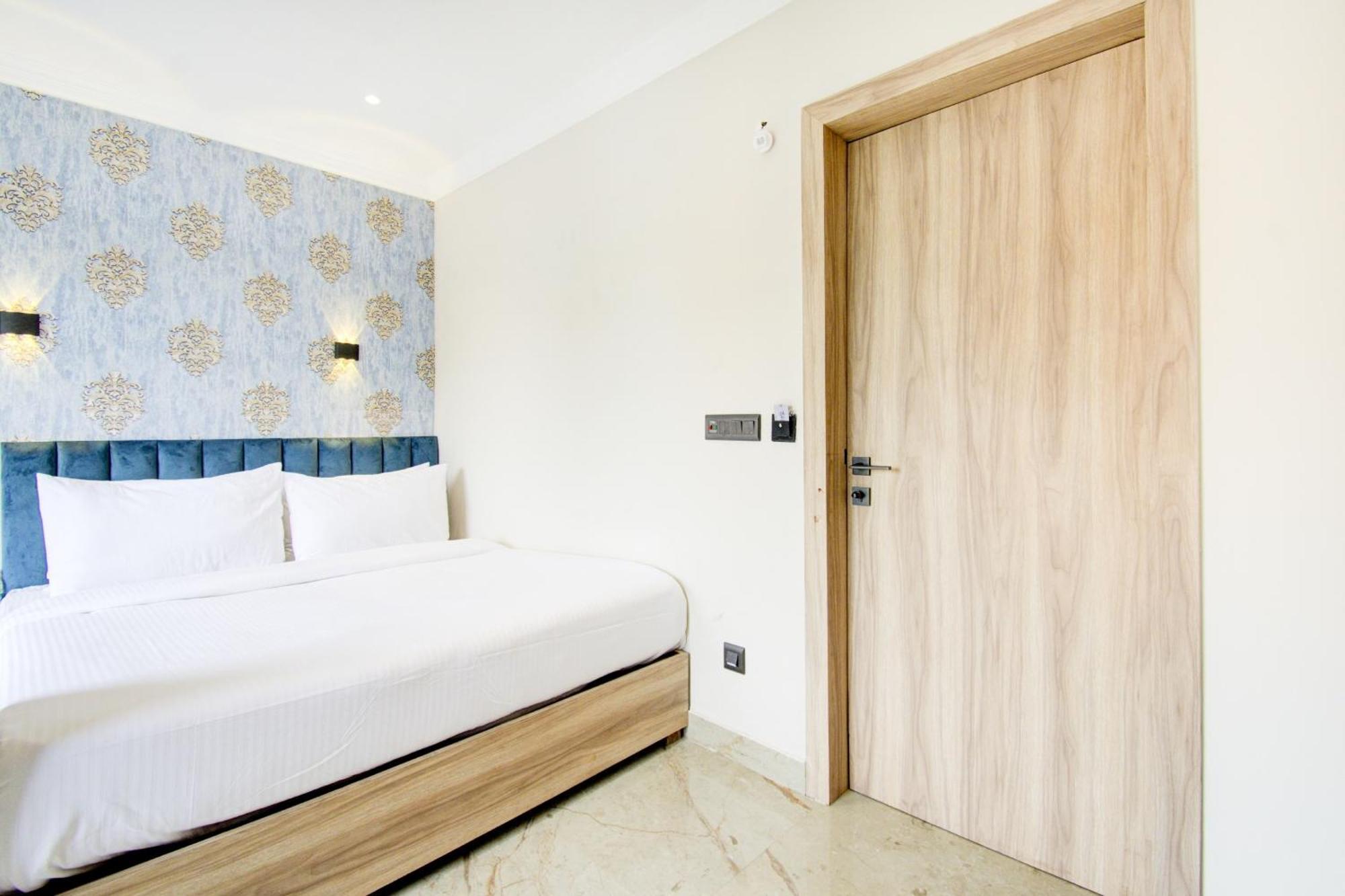Hotel Super Townhouse Gokul Regency Near Metro Station