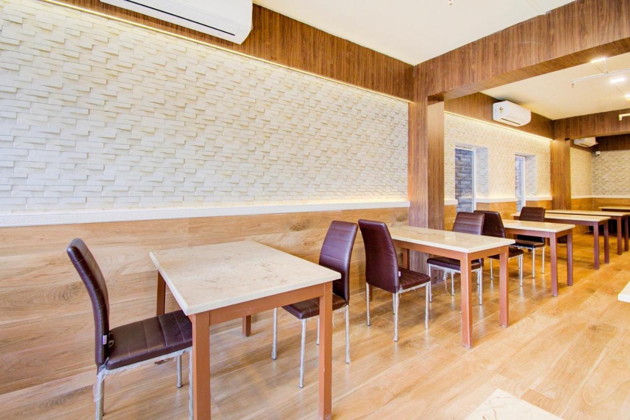 Super Townhouse Gokul Regency Near Metro Station Hotel