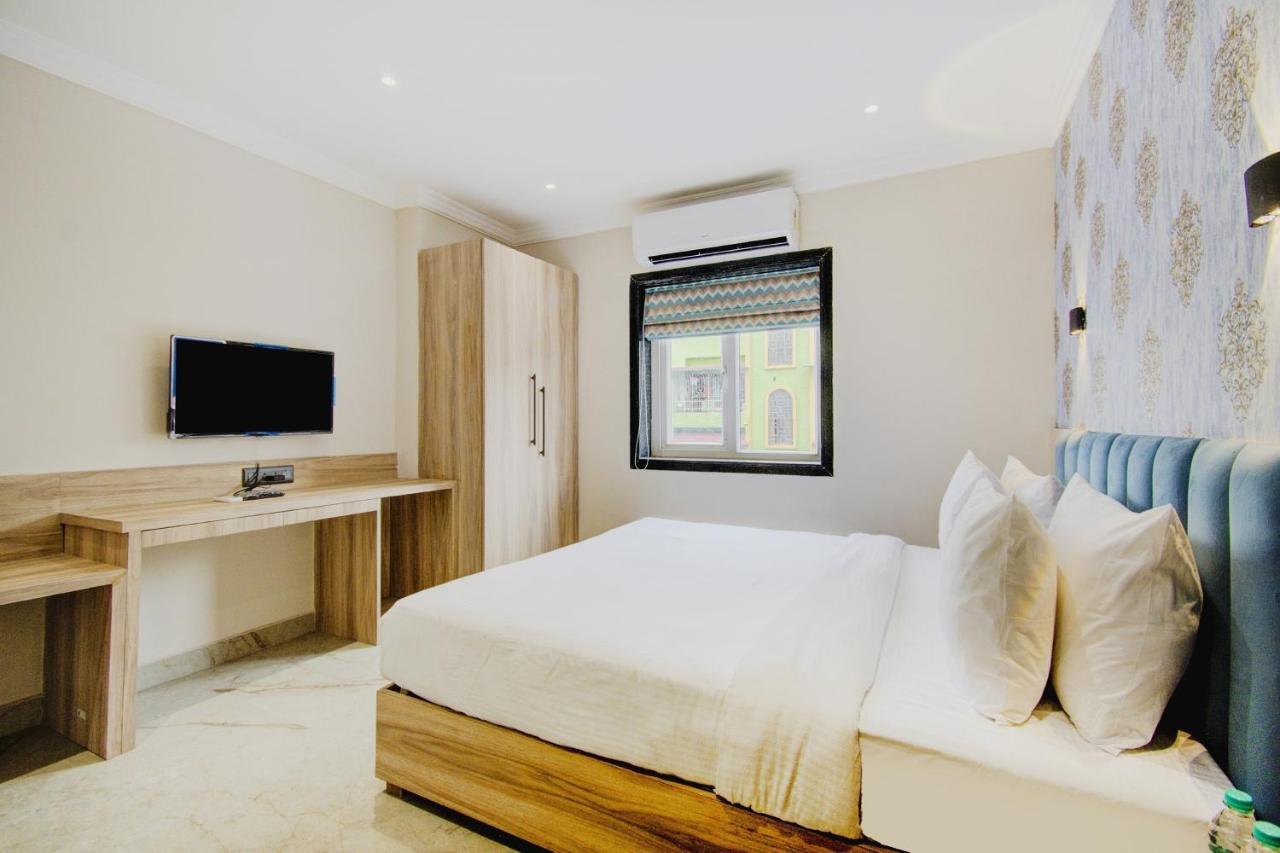 Hotel Super Townhouse Gokul Regency Near Metro Station 4*