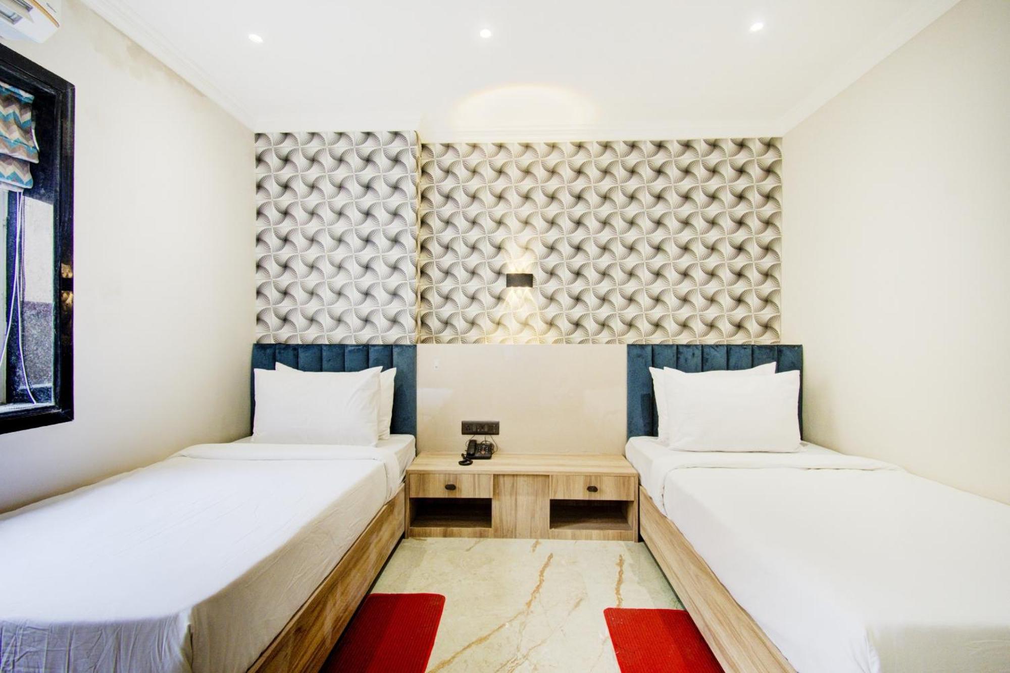 Hotel Super Townhouse Gokul Regency Near Metro Station