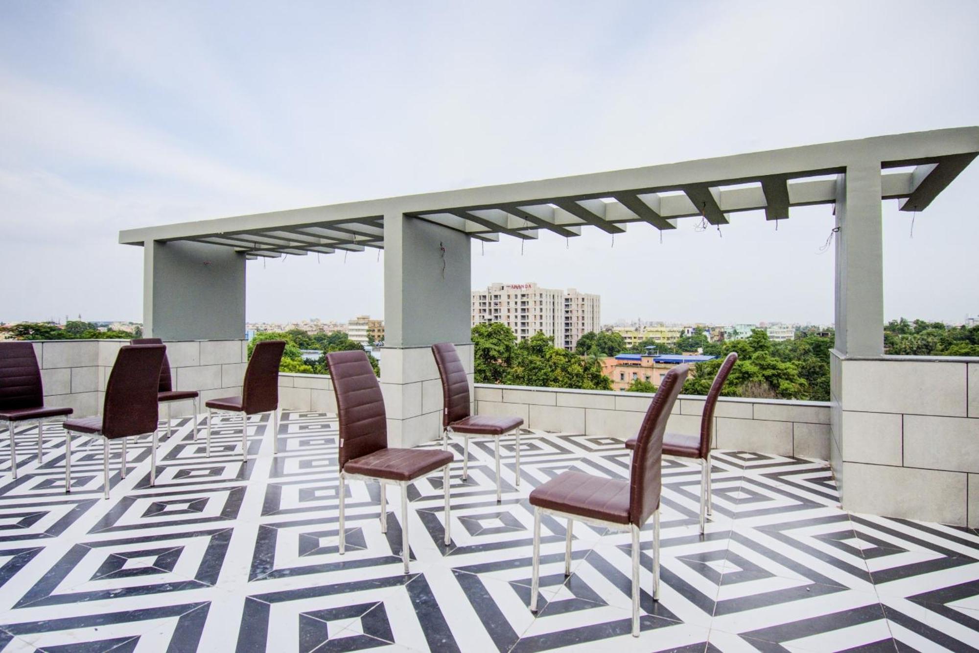 Super Townhouse Gokul Regency Near Metro Station 4*