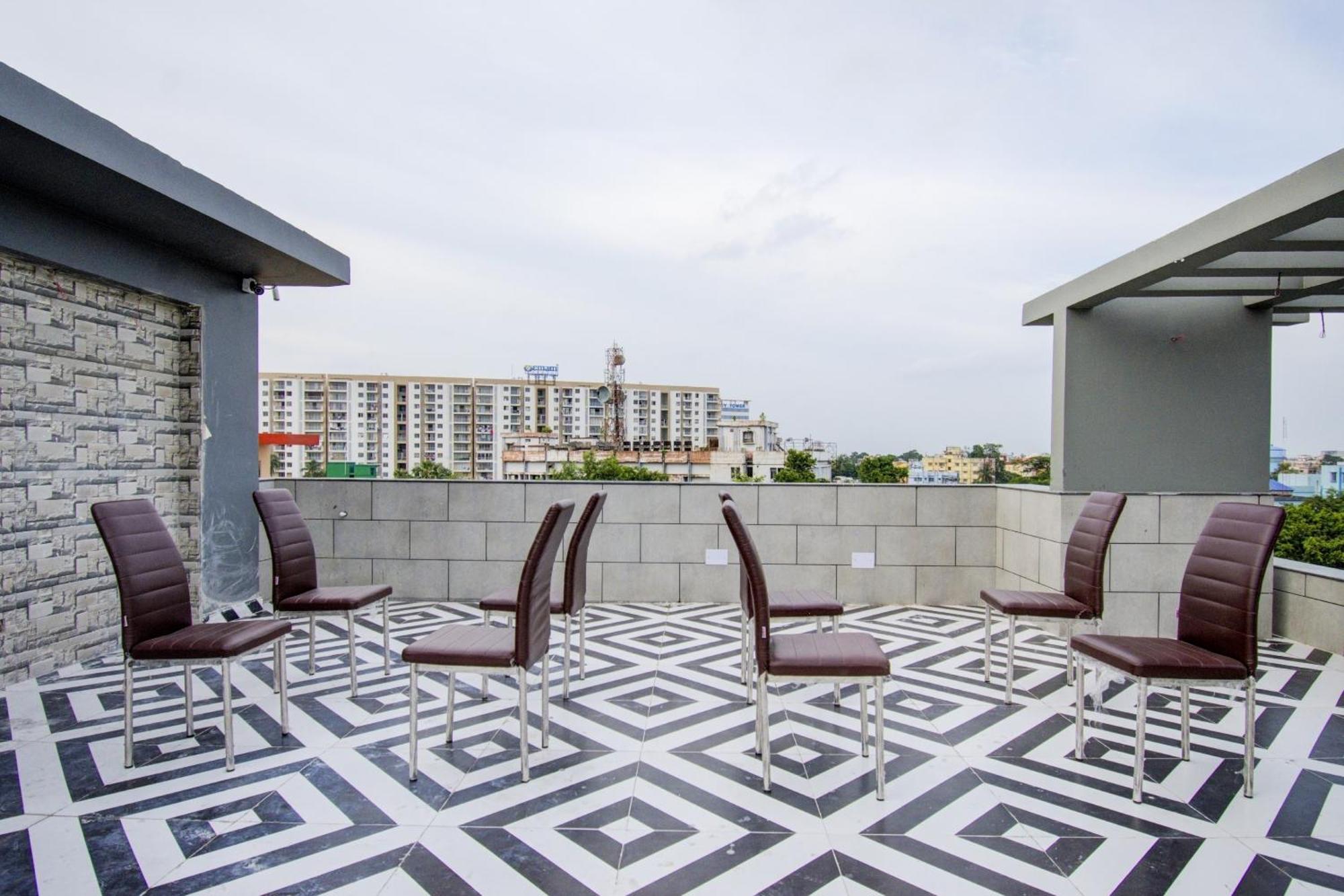 Hotel Super Townhouse Gokul Regency Near Metro Station