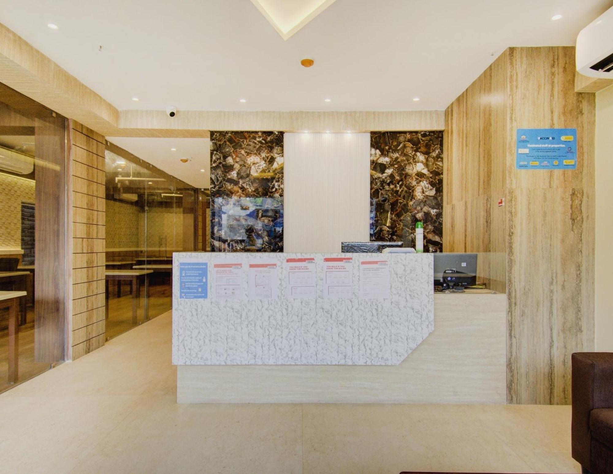 Super Townhouse Gokul Regency Near Metro Station Hotel 4*